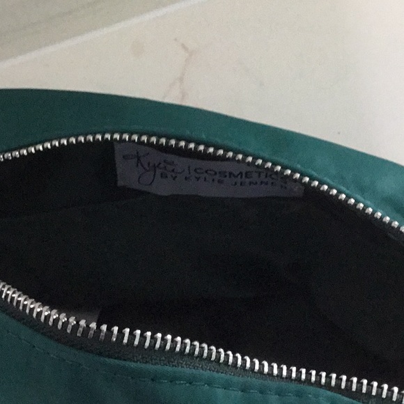 Kylie makeup , beauty bag - Picture 4 of 4